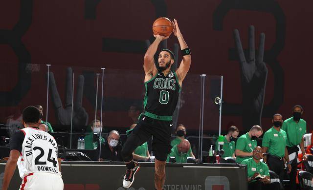  塔图姆35分绿军横扫猛龙  