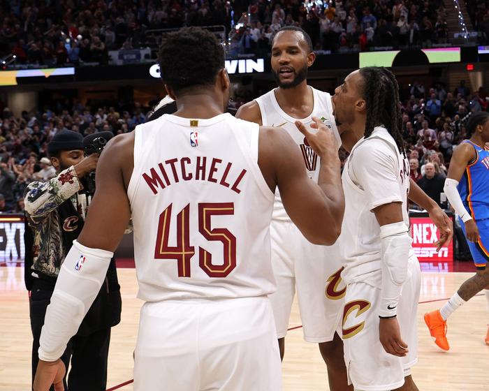  太阳轻取独行侠锁定季后赛  