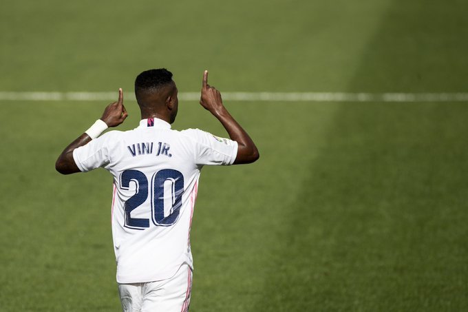 梅西替补登场三十秒世界波破门  