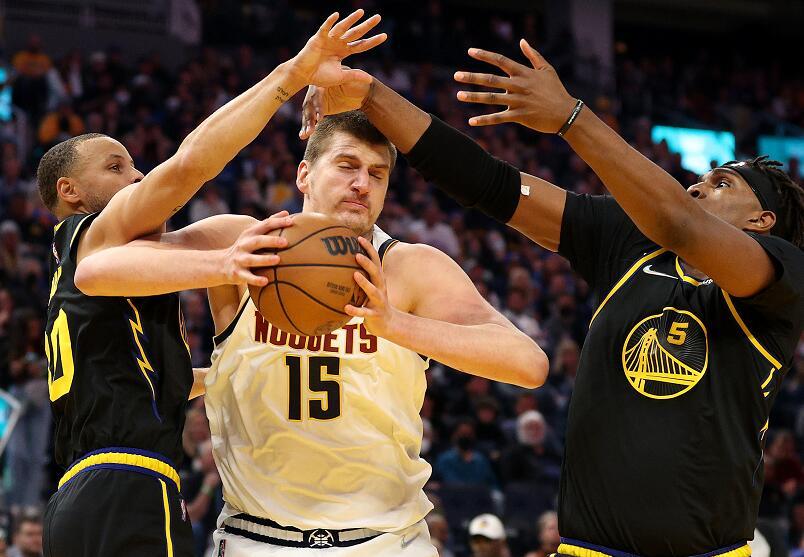  库里三分14中7勇士力克掘金  