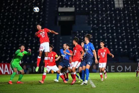  奥格斯堡定位球战术奏效斩获德甲宝贵三分