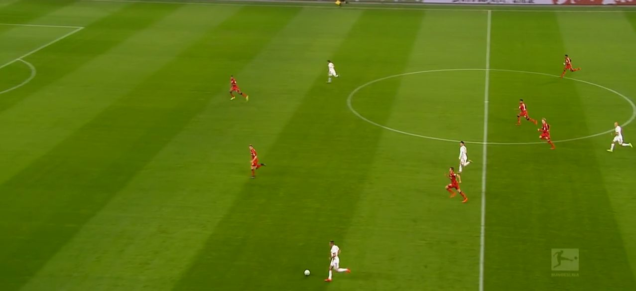  昂热主场雨战告捷，定位球战术成制胜法宝